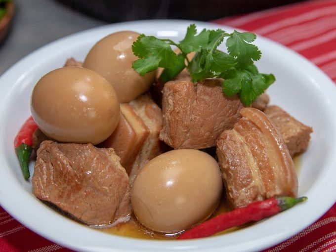 Thịt heo kho màu kiểu Việt Nam