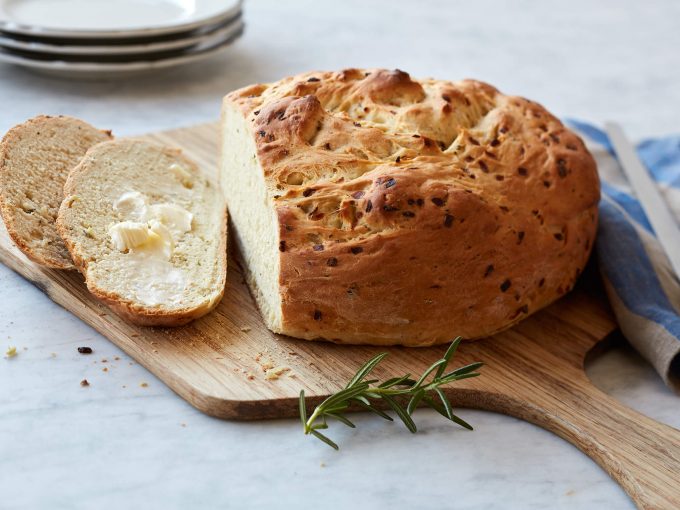 Bánh mì hương thảo và hành tây